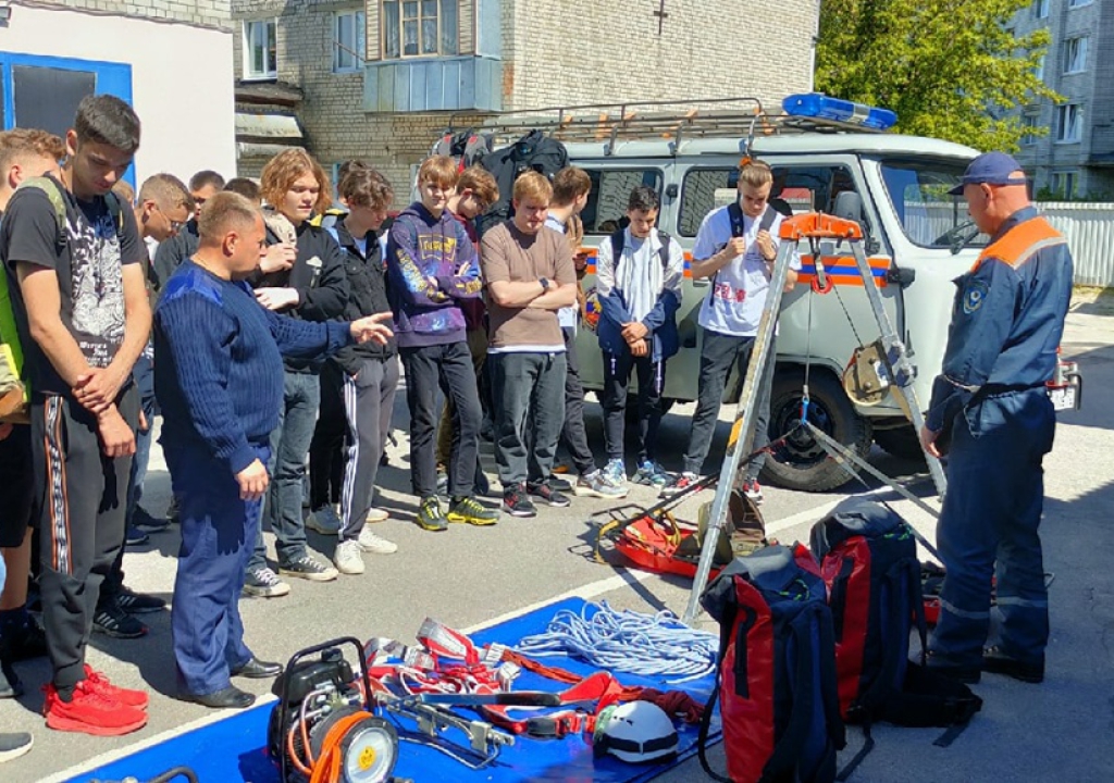 Брянские гимназисты посетили ГКУ «Брянский пожарно – спасательный центр»