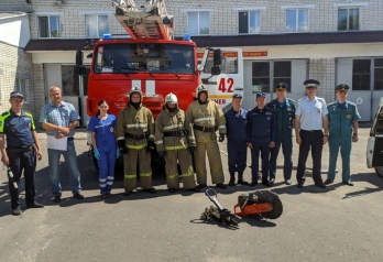 Карачевские спасатели тренировались в ликвидации последствий ДТП