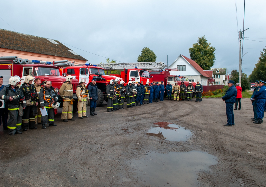 В местном пожарном – спасательном гарнизоне Жуковского района прошли пожарно – тактические учения. 