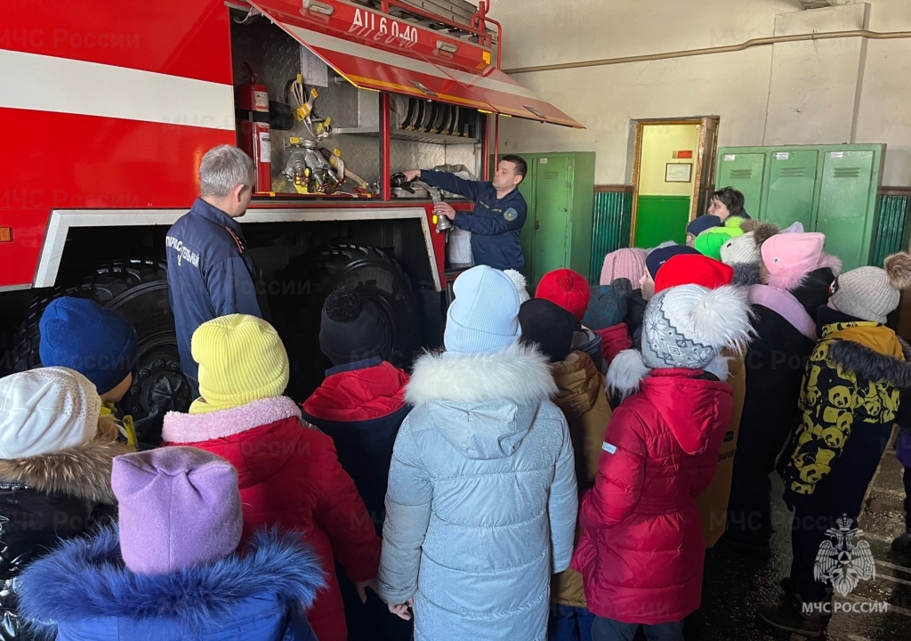 Необычные уроки: дни открытых дверей для школьников в пожарно – спасательных частях