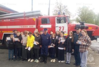 Экскурсии для маленьких гостей в пожарно – спасательные части стали доброй традицией
