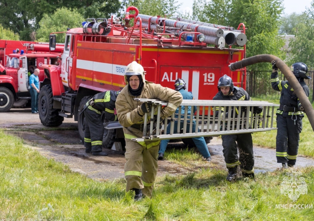 В Брянском пожарно-спасательном гарнизоне определено лучшее отделение на автоцистерне