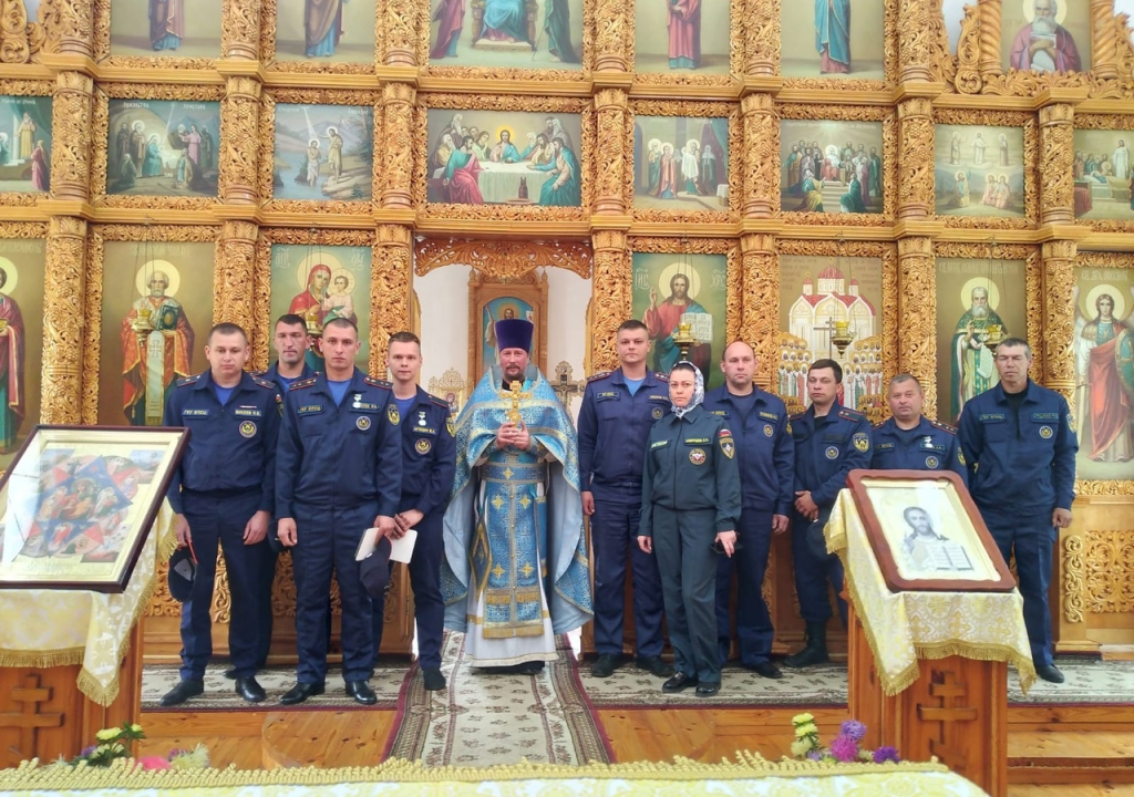 Работники  ПСЧ-41 по охране п. Локоть, приняли участие в божественной литургии