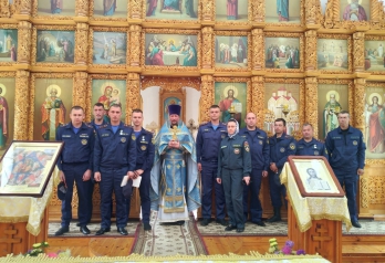 Работники  ПСЧ-41 по охране п. Локоть, приняли участие в божественной литургии