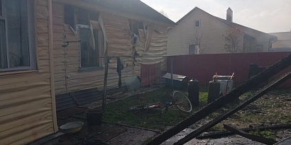 Внимательность и слаженные действия: пожарные ПСЧ № 41 ГКУ "Брянский пожарно - спасательный центр"предотвратили уничтожение дома в Локте