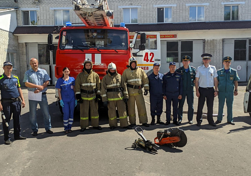 Карачевские спасатели тренировались в ликвидации последствий ДТП